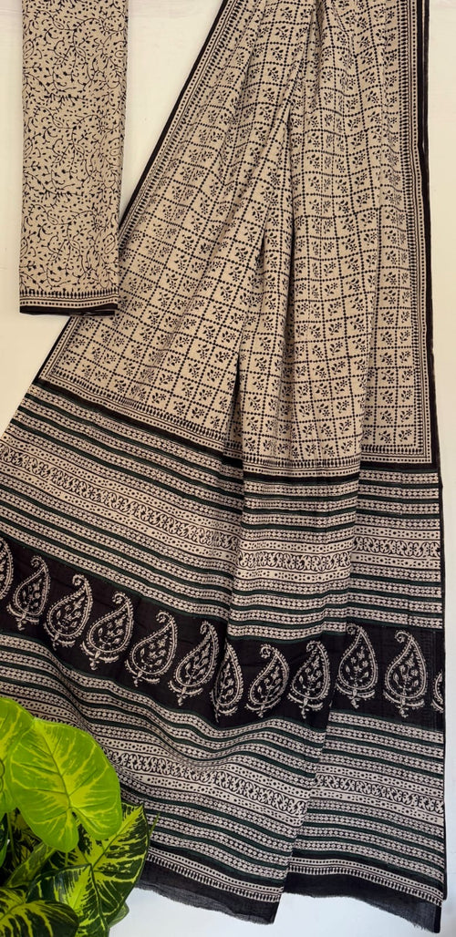 Black & Cream Floral Buti Bagru Hand Block Printed Mul Cotton Saree With Blouse Piece