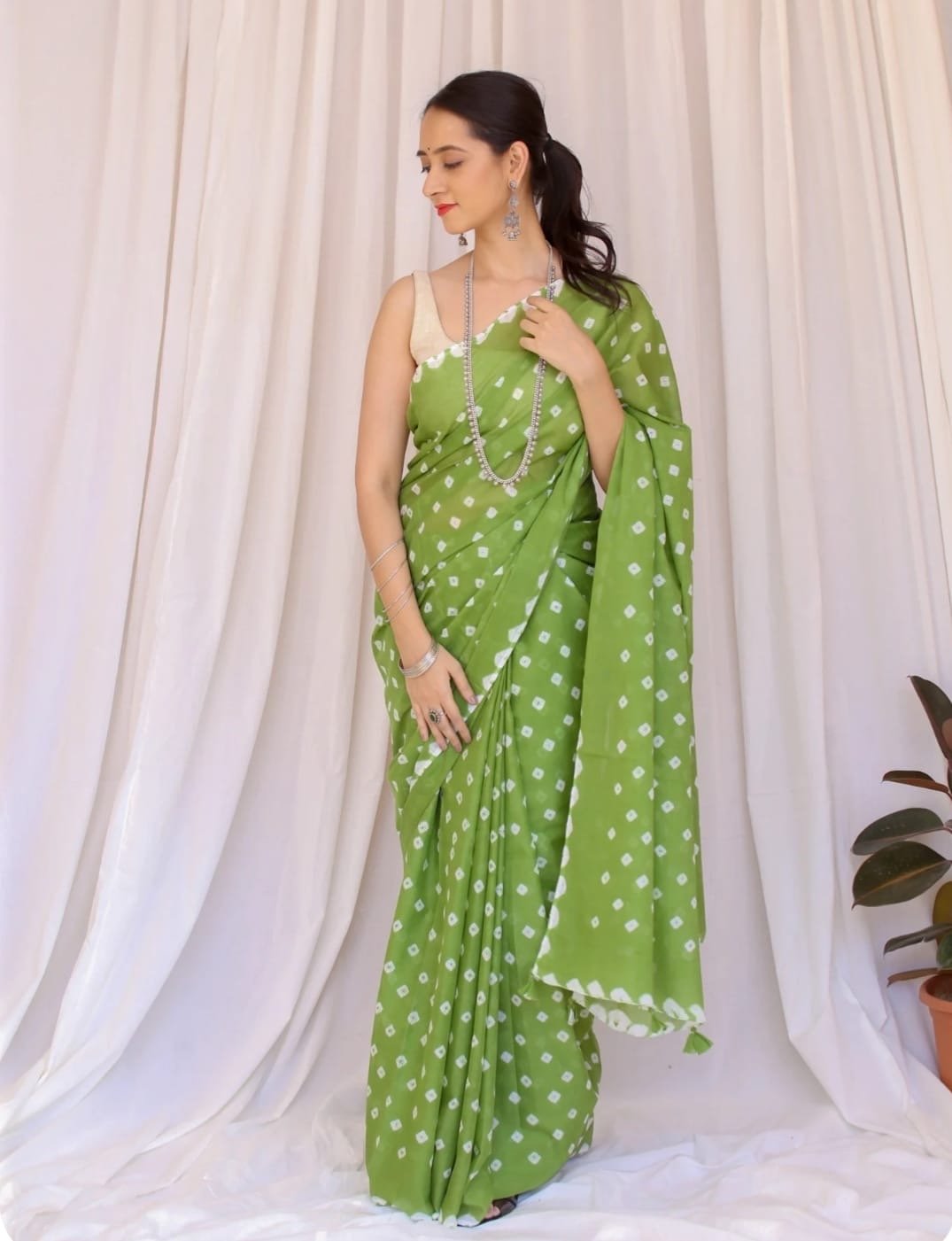Green mul cotton saree with geometric white motifs and blouse piece