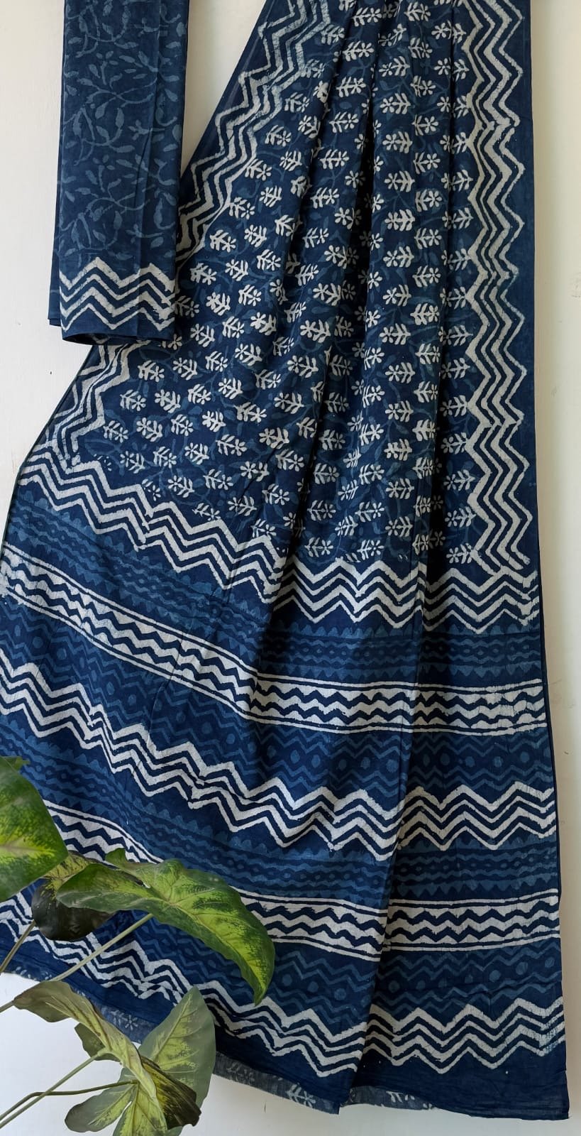 Indigo saree with white zigzag and buta patterns, traditional Bagru print