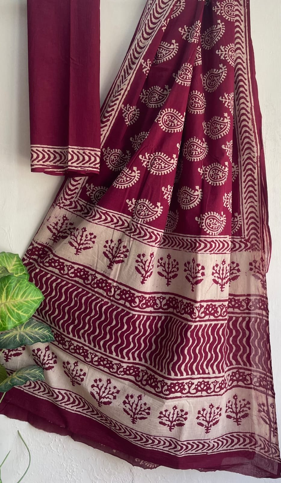 Maroon saree with buta motifs and contrasting border design
